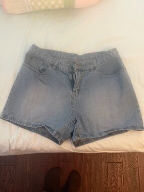 Classic High-Rise Light Blue Denim Jean Shorts
14– riveted by LEE